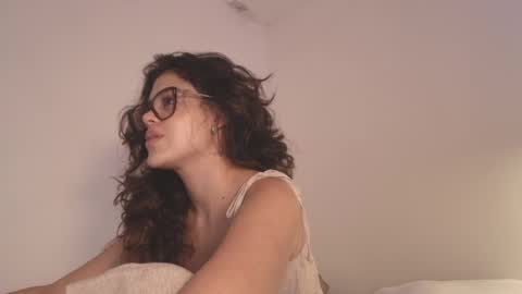 Snapshot of angelinarosss_ chatting on 05-18-26, 10:59 online show from 05-18-26, 10:59