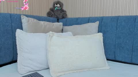 Snapshot of angeline__cute chatting on 10-06-25, 02:25 angeline online show from 10-06-25, 02:25