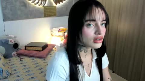 Angeline Smith  online show from 10-26-25, 05:35