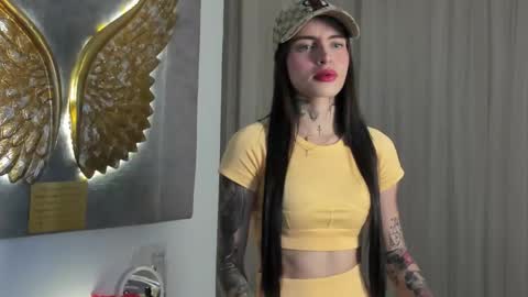 Snapshot of angeline__smith chatting on 12-22-25, 11:35 Angeline Smith online show from 12-22-25, 11:35