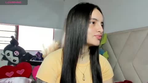Snapshot of angeline__smith chatting on 07-18-26, 09:40 Angeline Smith online show from 07-18-26, 09:40