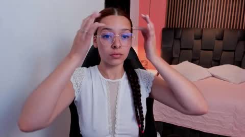 Snapshot of angeline_davies chatting on 01-14-26, 04:07 angeline_davies online show from 01-14-26, 04:07