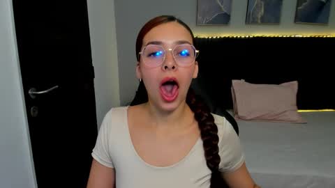 Snapshot of angeline_davies chatting on 02-05-26, 04:17 angeline_davies online show from 02-05-26, 04:17