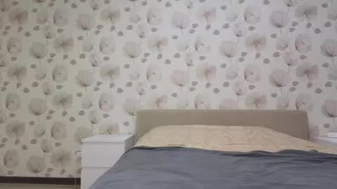 Snapshot of angelinejo chatting on 12-04-25, 04:00 Angel online show from 12-04-25, 04:00