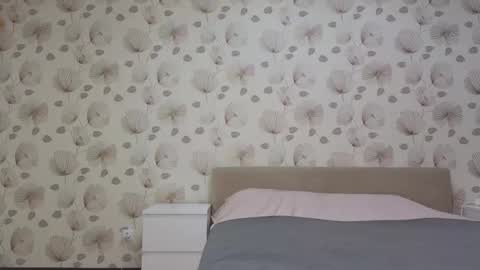 Snapshot of angelinejo chatting on 12-05-25, 04:10 Angel online show from 12-05-25, 04:10