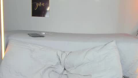 angelinepossy online show from 03-09-25, 12:00