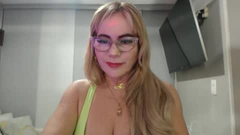 angelinna_12 online show from 10-22-25, 04:46