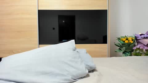 Snapshot of angell6969 chatting on 02-12-25, 07:23 KrystyYo online show from 02-12-25, 07:23