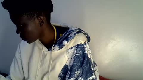 Snapshot of angell_queen2 chatting on 07-17-26, 07:19 angell_queen2 online show from 07-17-26, 07:19