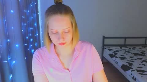 Cutie online show from 11-29-25, 05:43