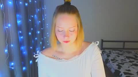 Cutie online show from 12-04-25, 02:43