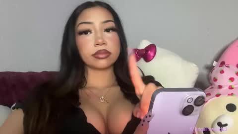 Snapshot of angelllsworlddd chatting on 12-19-25, 03:24 angel online show from 12-19-25, 03:24