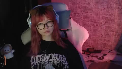 Snapshot of angellmarel chatting on 12-18-25, 05:19 Anora online show from 12-18-25, 05:19