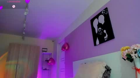 Snapshot of angelly_fox chatting on 05-19-26, 06:47 Angelli online show from 05-19-26, 06:47