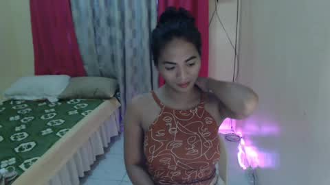 Snapshot of angelofcumx chatting on 06-12-26, 02:21 sabina online show from 06-12-26, 02:21