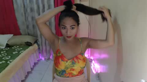 Snapshot of angelofcumx chatting on 06-14-26, 01:36 sabina online show from 06-14-26, 01:36