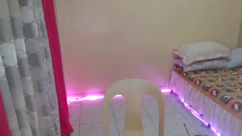 Snapshot of angelofcumx chatting on 07-10-26, 09:12 sabina online show from 07-10-26, 09:12