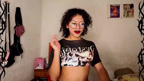 Snapshot of angelsdustxxx chatting on 12-05-24, 05:04 online show from 12-05-24, 05:04
