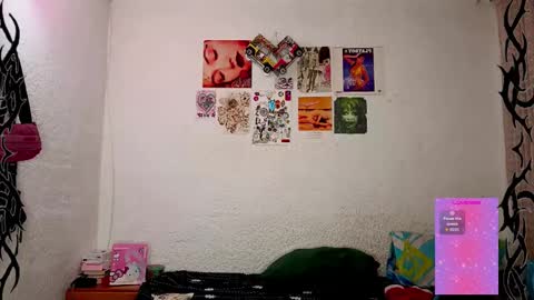 Snapshot of angelsdustxxx chatting on 12-22-24, 09:33 online show from 12-22-24, 09:33