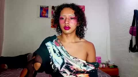 Snapshot of angelsdustxxx chatting on 02-12-25, 06:40 online show from 02-12-25, 06:40