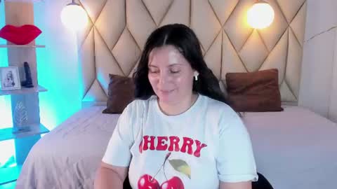 Snapshot of angelswets chatting on 07-08-26, 02:32 ANGIE online show from 07-08-26, 02:32