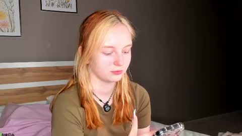 Snapshot of angelwise chatting on 07-08-26, 03:11 angelwise online show from 07-08-26, 03:11