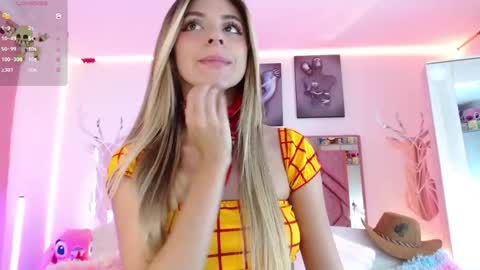 Snapshot of angely_18 chatting on 10-31-25, 08:32 Angely online show from 10-31-25, 08:32