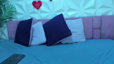 anggie online show from 04-01-26, 01:52