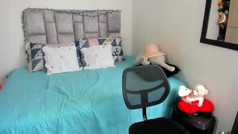 Snapshot of angie_blondie chatting on 12-14-24, 06:20 angie online show from 12-14-24, 06:20