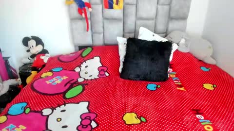 Snapshot of angie_blondie chatting on 01-22-25, 10:48 angie online show from 01-22-25, 10:48
