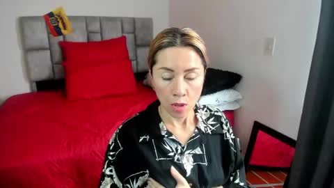 Snapshot of angie_blondie chatting on 02-03-25, 03:38 angie online show from 02-03-25, 03:38