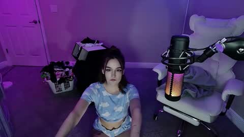 Snapshot of angiefae_ chatting on 11-11-25, 03:17 Angie Fae online show from 11-11-25, 03:17