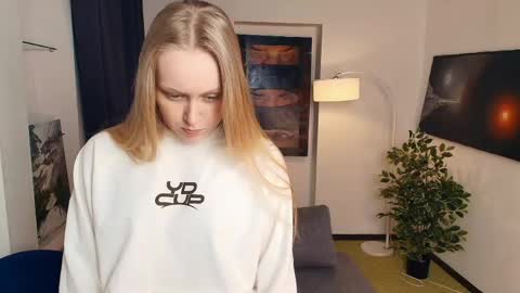 Violet online show from 04-29-26, 11:03