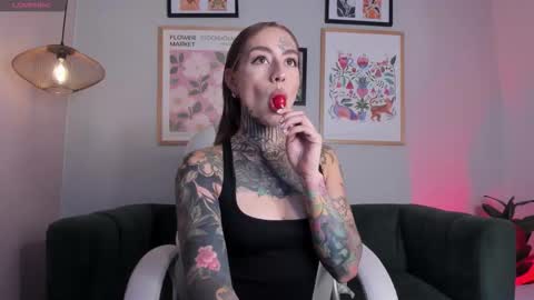 Snapshot of anie_ink chatting on 11-29-25, 09:07 Anie or Nina online show from 11-29-25, 09:07