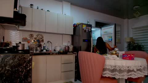 laura  online show from 04-12-26, 02:05