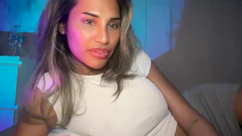 Snapshot of aniishaa chatting on 01-06-26, 11:03 anisha online show from 01-06-26, 11:03