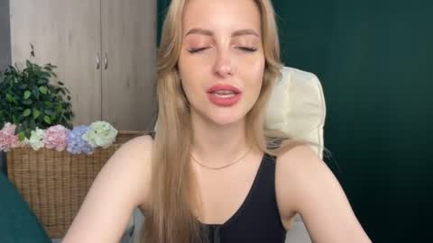 Snapshot of anita_blairr chatting on 05-29-26, 01:03 Anita online show from 05-29-26, 01:03