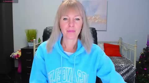 Snapshot of anita_tayson chatting on 12-18-25, 06:30 Anita online show from 12-18-25, 06:30