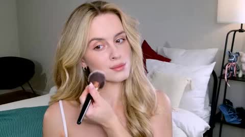 Anita online show from 10-12-25, 01:21