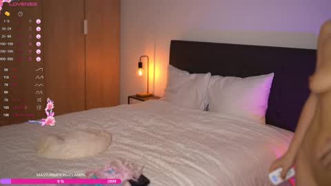 Snapshot of anitaraj_ chatting on 03-12-25, 12:20 Im Anita thumb up me please its important online show from 03-12-25, 12:20