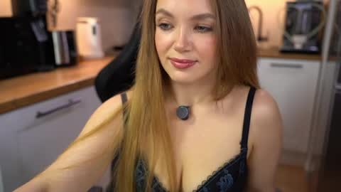 Im Anita thumb up me please its important online show from 05-07-26, 09:42