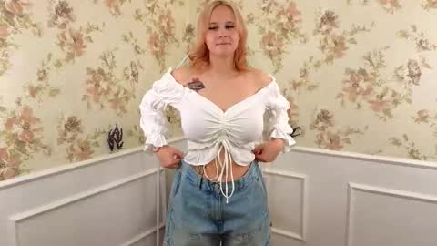 Snapshot of anitawindmeyer chatting on 09-30-25, 05:51 Anita online show from 09-30-25, 05:51