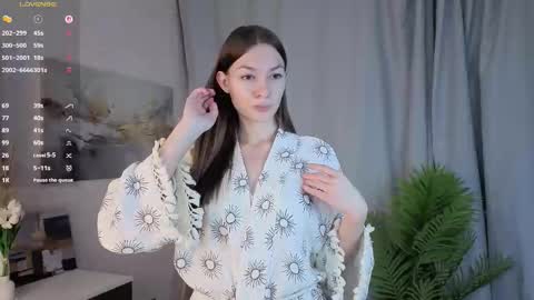 Snapshot of anitawindmeyer chatting on 10-20-25, 04:07 Anita online show from 10-20-25, 04:07