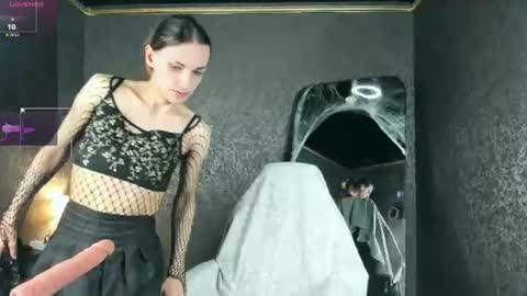 Snapshot of anjella_botton chatting on 06-14-26, 06:10 Angel online show from 06-14-26, 06:10