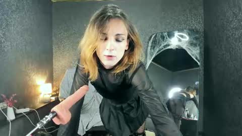 Snapshot of anjella_botton chatting on 06-18-26, 06:12 Angel online show from 06-18-26, 06:12