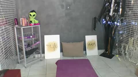 Hello My name is NaiaraPv is OPEN online show from 03-26-26, 12:00