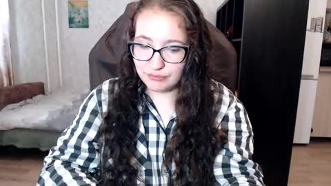 Snapshot of ankey_rayah chatting on 09-12-25, 04:23 Nameless online show from 09-12-25, 04:23