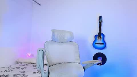 Snapshot of anky_xx chatting on 09-17-25, 12:23 Anky online show from 09-17-25, 12:23