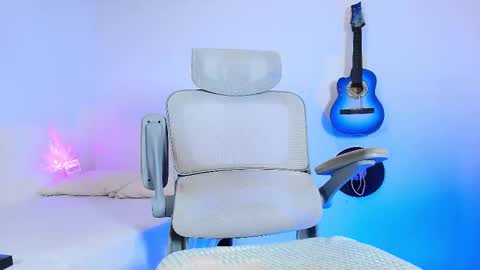 Snapshot of anky_xx chatting on 09-23-25, 12:02 Anky online show from 09-23-25, 12:02