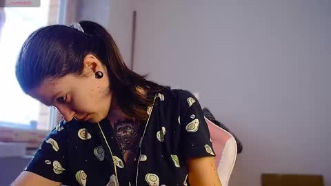 Snapshot of ann_mikele chatting on 02-10-25, 12:18 Ann online show from 02-10-25, 12:18